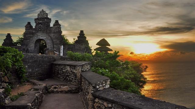 Dual splendor of Bali with Jakarta